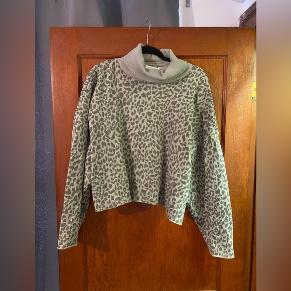 American Eagle Turtle Neck Sweater - Picture 3 of 5
